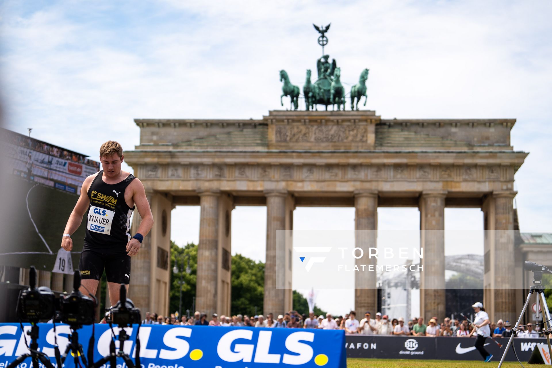 Martin Knauer (LG Stadtwerke Muenchen) beim Kugelstossen waehrend der deutschen Leichtathletik-Meisterschaften auf dem Pariser Platz am 24.06.2022 in Berlin